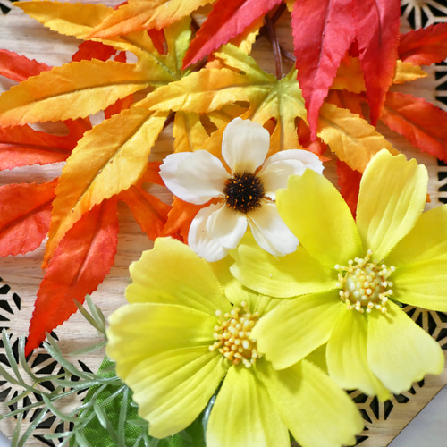 しょりん❣️秋、お月見、コスモス、もみじ、お団子、薔薇、アレンジ❁⃘*.゜ しょりん❣️秋、お月見、コスモス、もみじ、お団子、薔薇