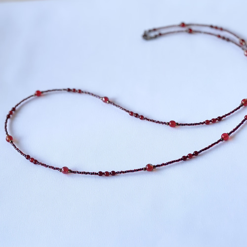 一点限り】赤いビーズのロングネックレス various red ネックレス