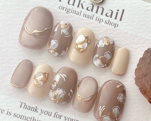 サイズオーダー　ネイルチップ　フラワーネイル　マグネット　ベージュ　キラキラ ネイルチップ＊ マグネットネイル/ミラーフラワー/お花ネイル