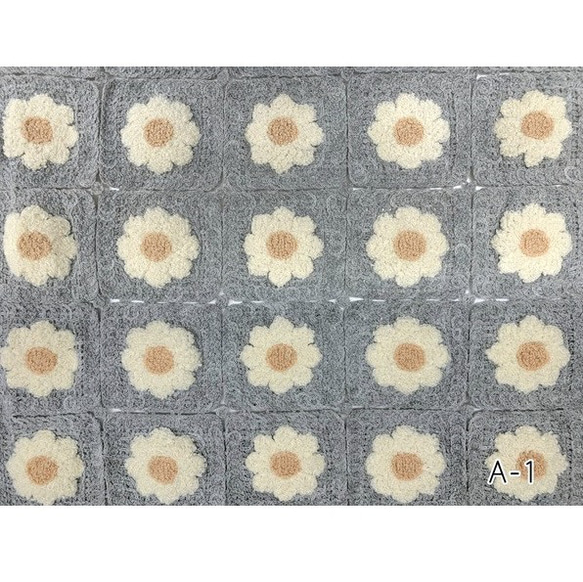クロシェニット生地　花柄　かぎ針編みモチーフ風　グレー　w５３x５０ｃ 3枚目の画像