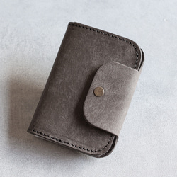 送料無料 AURAMU 薄型 カードが入るキーケース イタリアンスクラッチ・オイルレザー TONI グリージオ 真鍮 4枚目の画像