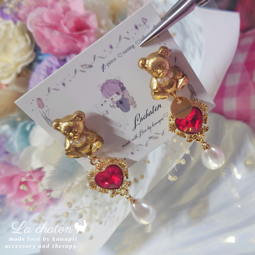 ピンクのビーズのラブフェイスのシンプル大ぶりピアス