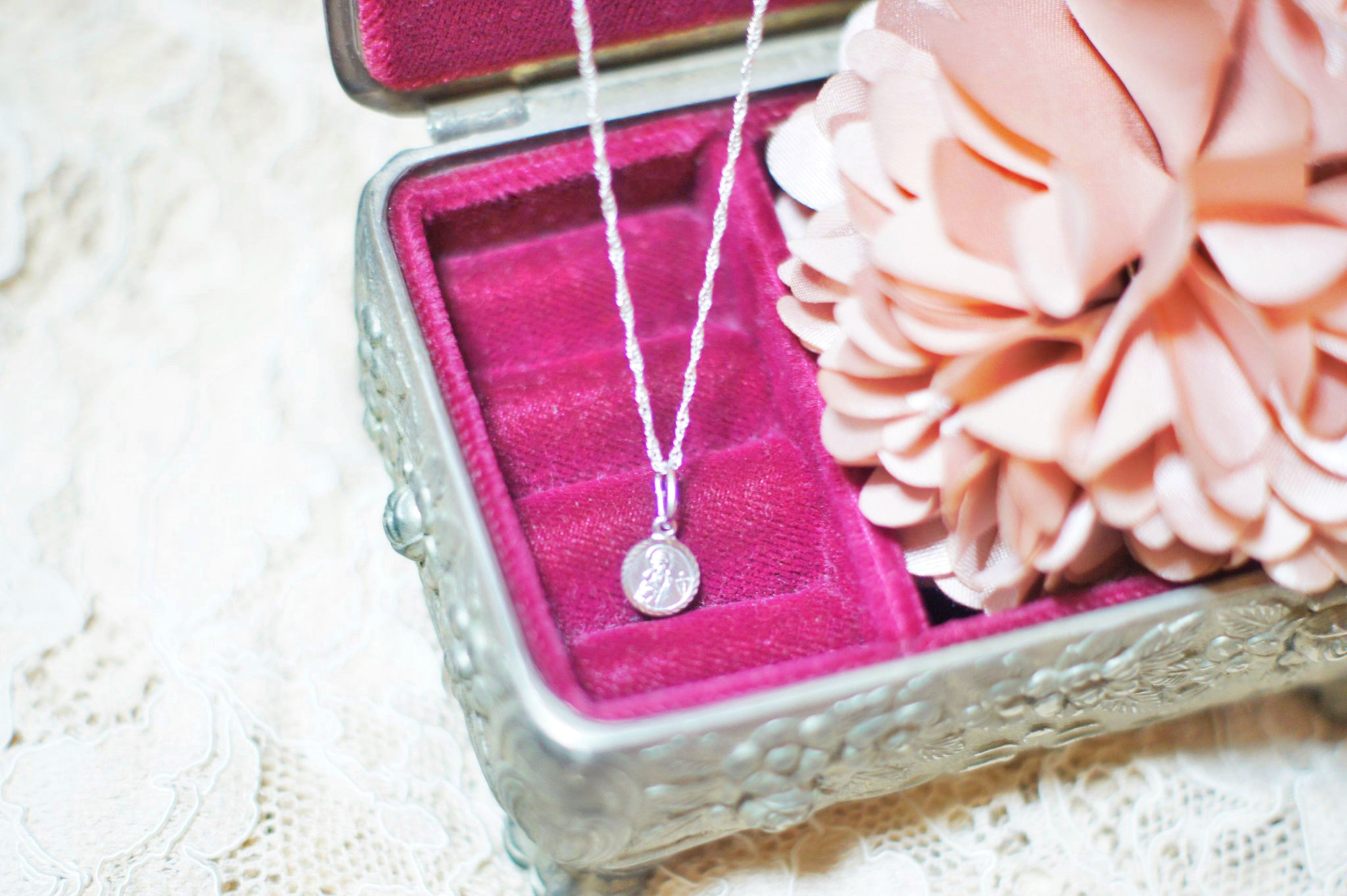 とても小さな大天使ガブリエルのsilver925メダイのお守りネックレス