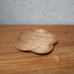 木の豆皿（梅の花型・チェリー材 or くるみ材）『お正月ハンドメイド2024』 3枚目の画像