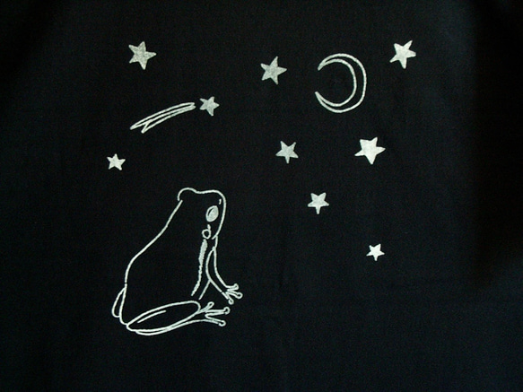 カエルさんTシャツ　星に願いを☆【ネイビー】 3枚目の画像