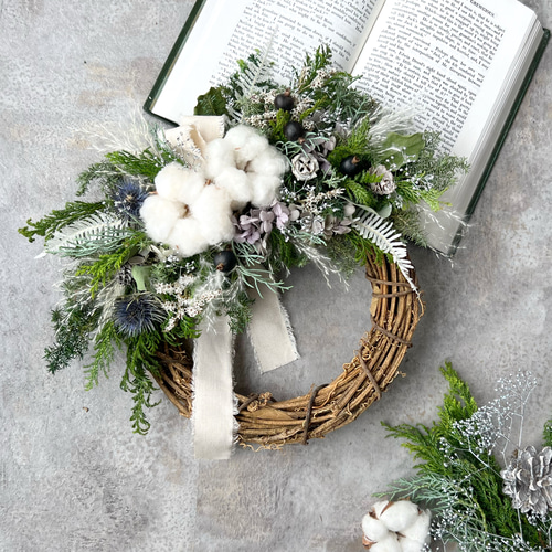 フサフサなコアラファンとナンキンハゼを紡いだシックなリース　クリスマス　リース フサフサなコアラファンとナンキンハゼを紡いだシックなリース