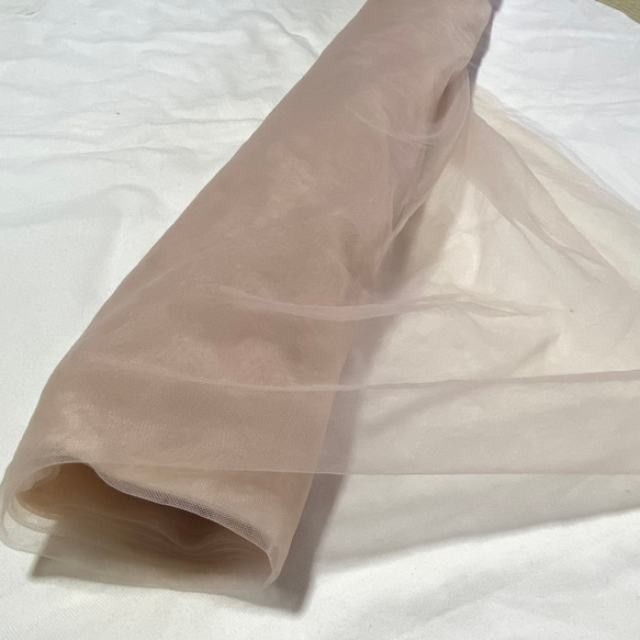 【幅広150cm】ソフトチュール生地　ベージュ｜なめらかでやわらかなチュール／ウェディング・背景布・衣装づくり 1枚目の画像
