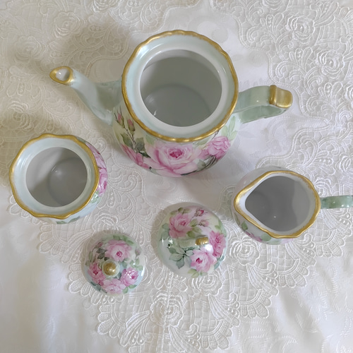 コーヒーカップ、ティーカップ、ソーサー、グラス、ミルクピッチャー