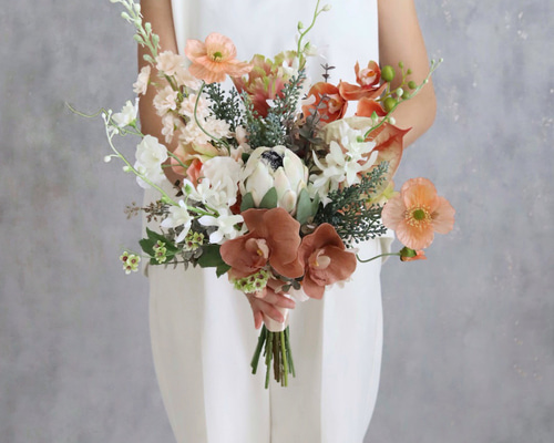 ホワイト×オレンジ×ブラウンのウェディングブーケ＆ブートニア