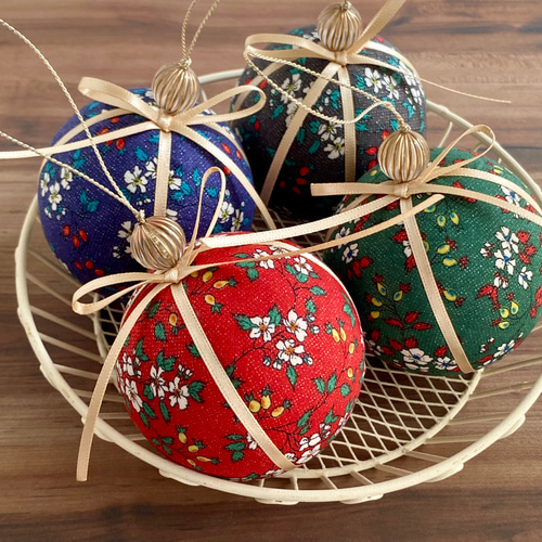 Christmas☆オーナメント ボール 4個セット〈リバティHips'N