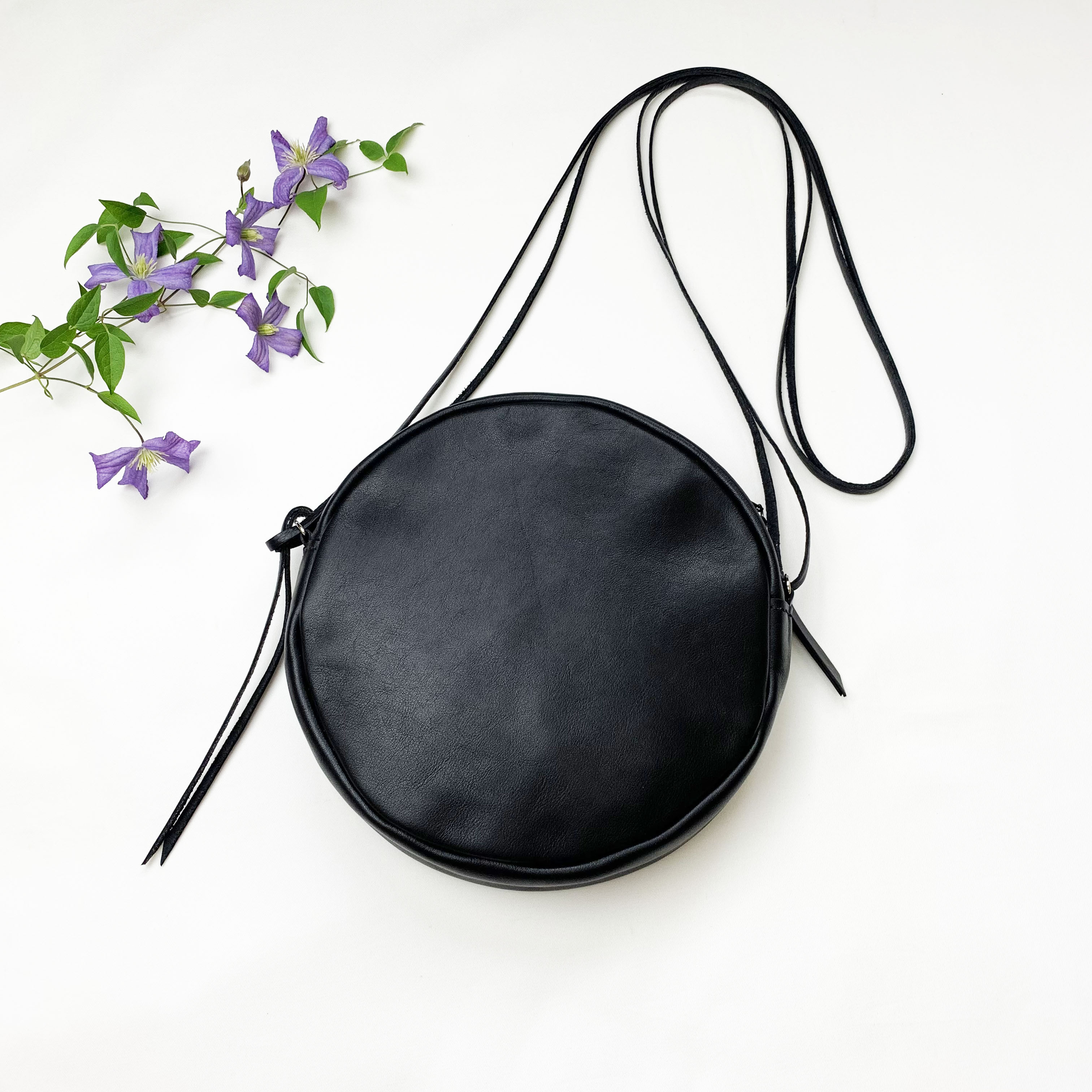 本革の丸型ショルダー black ショルダーバッグ Z-chan