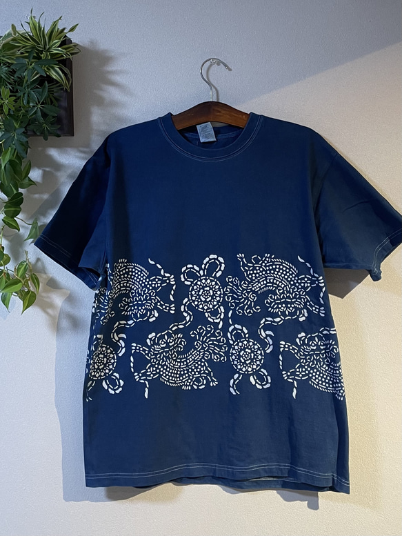 オリジナル【ユニセックス藍染めTシャツ】獅子手毬 1枚目の画像