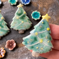 クリスマスツリーのブローチ(陶器) ブローチ TOMI-kobo 通販 16624884