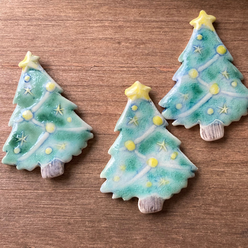 クリスマスツリーのブローチ(陶器) ブローチ TOMI-kobo 通販 16624884