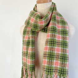 グリーン×ピンクのタータンチェック　手織りマフラー 2枚目の画像