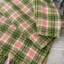 グリーン×ピンクのタータンチェック　手織りマフラー 3枚目の画像