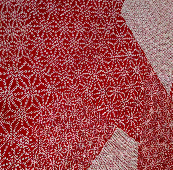 【正絹　洗い済】赤紅色×白の疋田の麻の葉文様の生地　約39×50～150ｃｍ　着物地　古布　和布　はぎれ 1枚目の画像