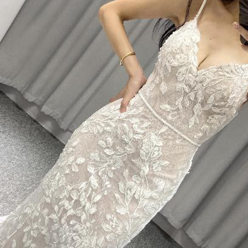 上品レース！vネック マーメイドドレス 床付く オフホワイト