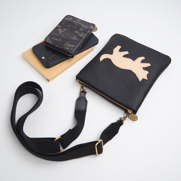 拉鍊手拿包（貓拼布/黑色）真皮智慧型手機單肩包 第3張的照片