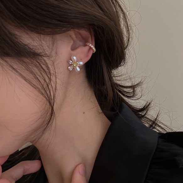 ジルコニア イヤーカフ 小ぶり キラキラ ear cuff 片耳用 極小 ビジュー イヤーカフ 2枚目の画像