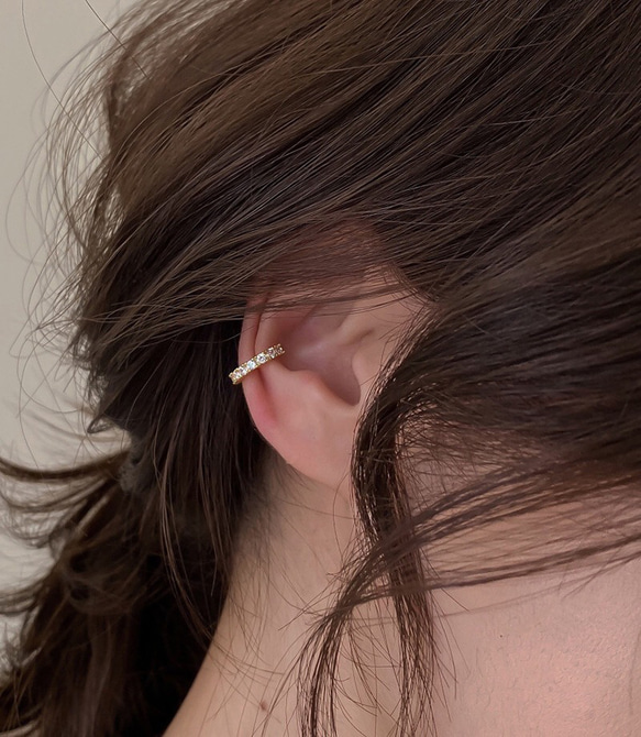 ジルコニア イヤーカフ 小ぶり キラキラ ear cuff 片耳用 極小 ビジュー イヤーカフ 1枚目の画像