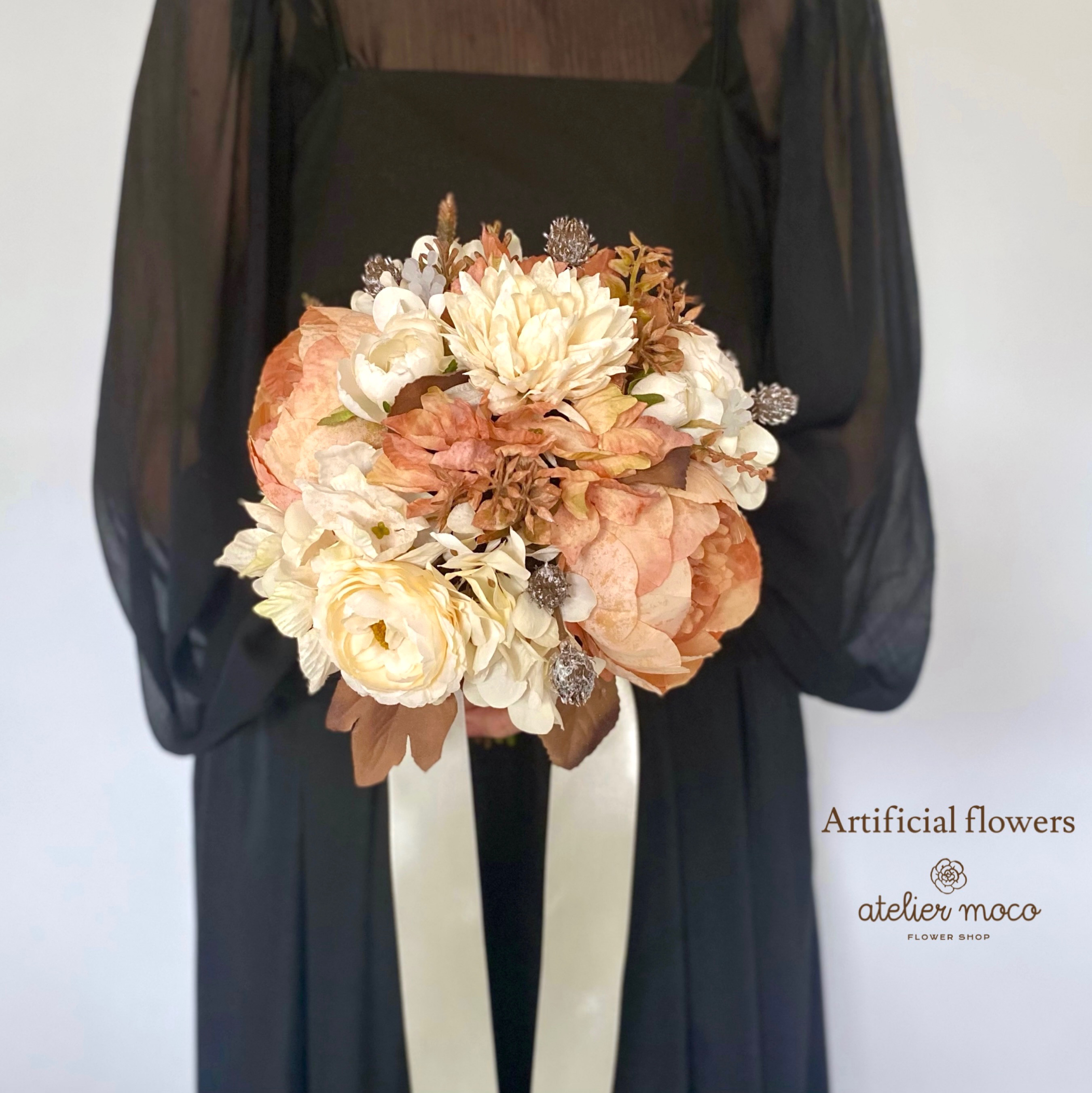 【オーダーメイド】オレンジローズの アンティーク クラッチブーケ（造花・ウェディング・結婚式・前撮り・フォト）