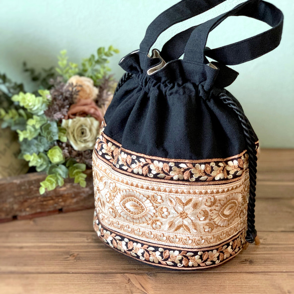 ◇限定1点◇ぽっこりシルエットの華やか巾着バッグ/刺繍リボン 