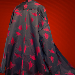 赤黒で魅せる着物カーディガン 着物ガウン 着物リメイク フリーサイズ コート 衣装 和柄 着物 秋服（J5908） 12枚目の画像