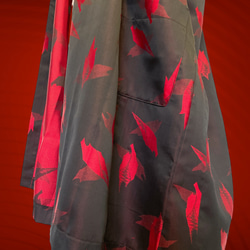 赤黒で魅せる着物カーディガン 着物ガウン 着物リメイク フリーサイズ コート 衣装 和柄 着物 秋服（J5908） 7枚目の画像