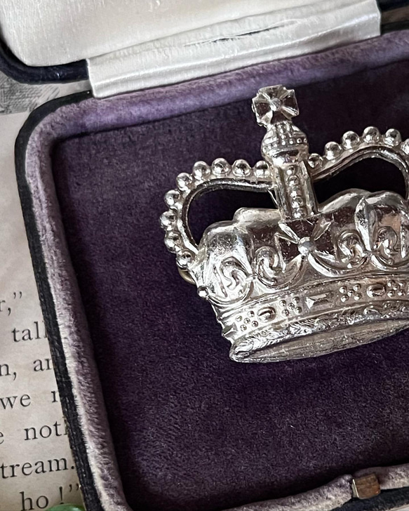 英国で出会った♪アンティーク  メタル製パーツ/帽章 英国王の王冠　英国軍紋章 4枚目の画像