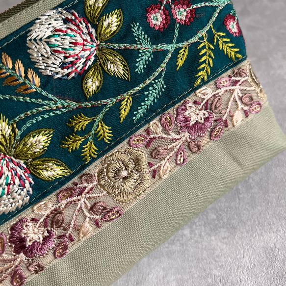 インド刺繍×帆布☆大きめサイズ/マルチポーチ〈セラドングリーン〉 5枚目の画像