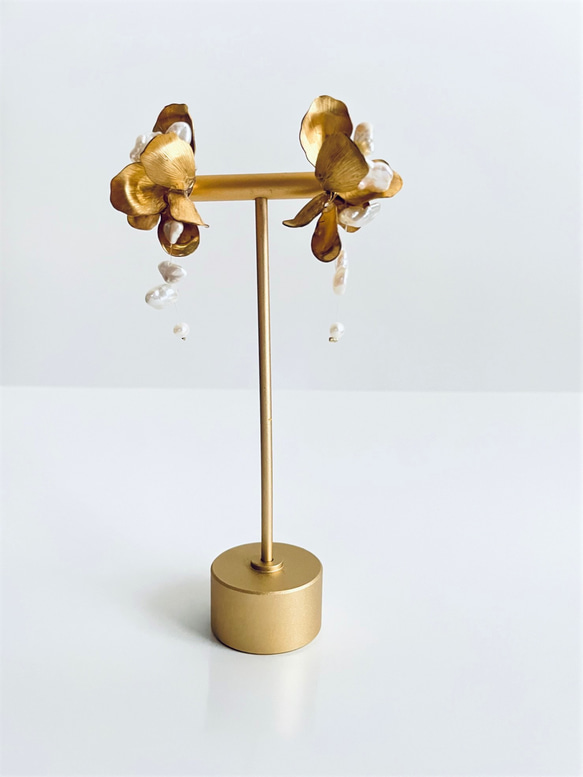 Keshi 珍珠黃銅花朵耳環 第4張的照片