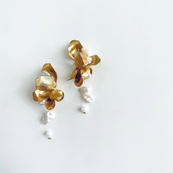 Keshi 珍珠黃銅花朵耳環 第2張的照片