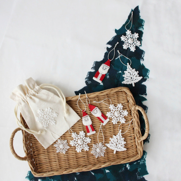 〈特集掲載〉クリスマス レースオーナメント white/santa ❆　雪の結晶　ツリー　タペストリー　飾り 1枚目の画像