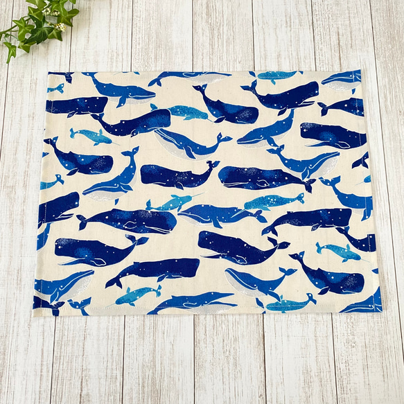 30×40cm ◉ 空飛ぶクジラ ◉ ランチョンマット　2色セット　生成り＆ブルー（各1枚） 2枚目の画像