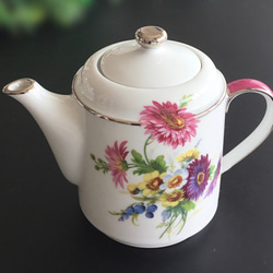 ギフトに最適！華やかなマイセン柄のバック型ピルケース（小物入れ