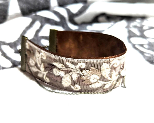 アンドゥムルメステール ビーズ刺繍リボンブレスレット 簡単】インド刺繍リボンブレスレットの作り方｜チュールリボン｜インド