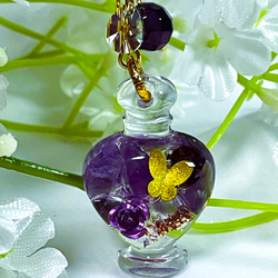 誕生石とクリスタルの香水瓶オルゴナイト ロングネックレスorバッグチャーム（2月 アメジスト） 2枚目の画像