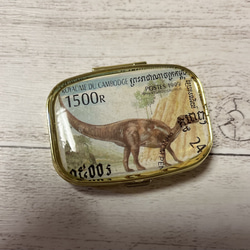 古い外国切手のピルケース　アクセサリーケース（恐竜　カンボジア　オーム.ペン）ラッピング無料！プレゼントにも 2枚目の画像