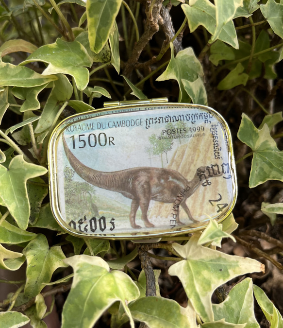 古い外国切手のピルケース　アクセサリーケース（恐竜　カンボジア　オーム.ペン）ラッピング無料！プレゼントにも 4枚目の画像