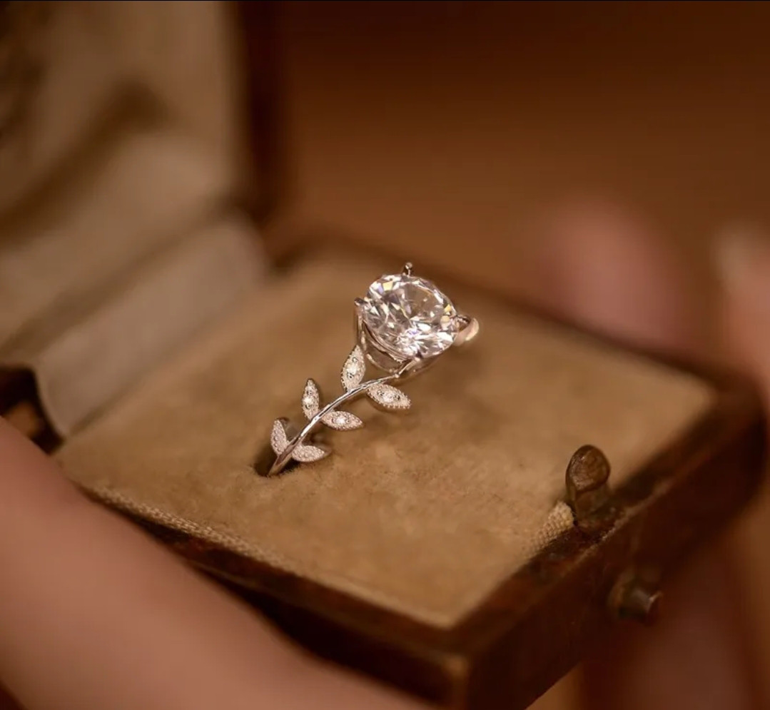 期間限定価格　モアッサナイト　リーフ　デザイン　1ct　リング