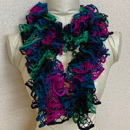 アレンジ無限❣️】ふわふわくるくるレースマフラー カラフル黒系