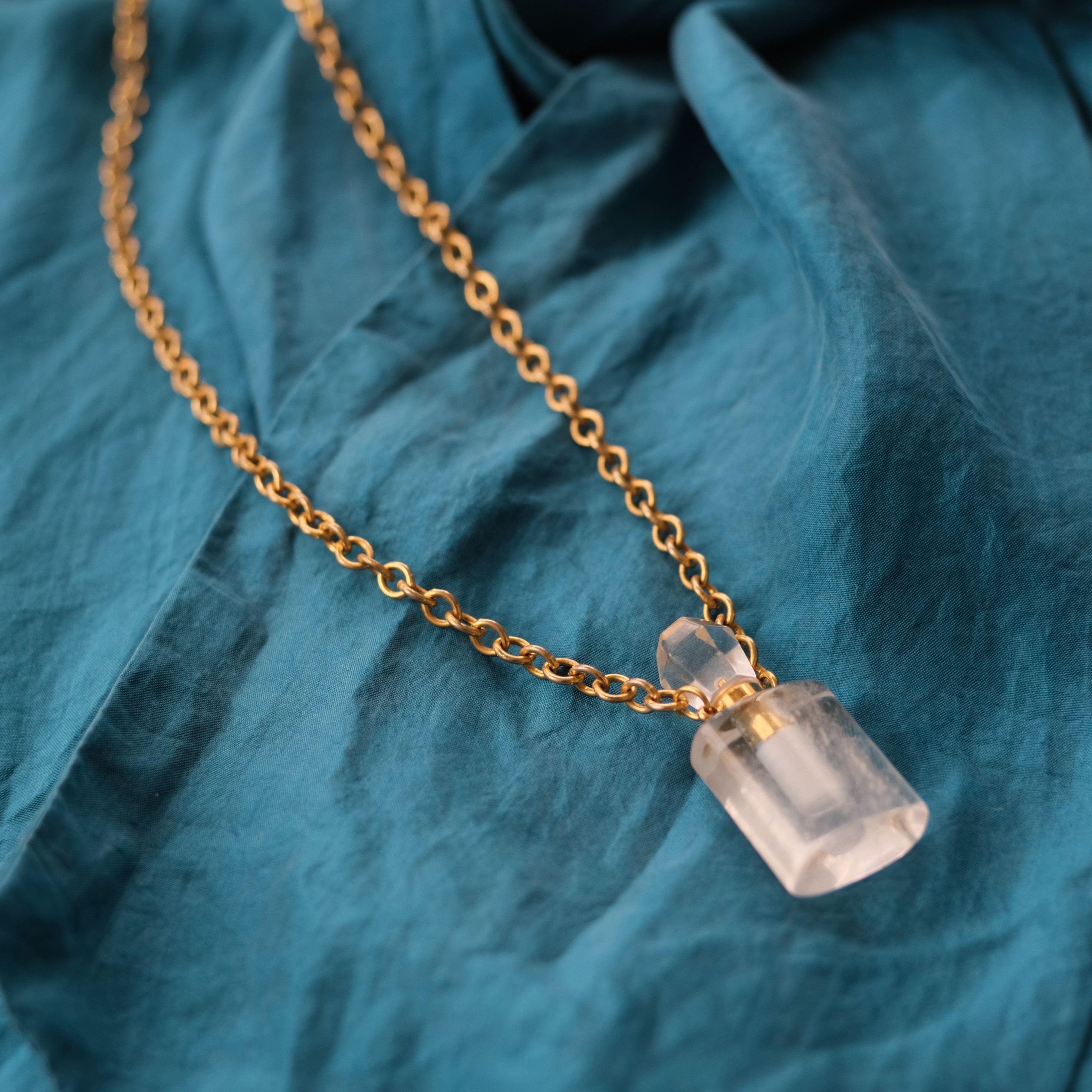 水晶パフュームボトル・ネックレス