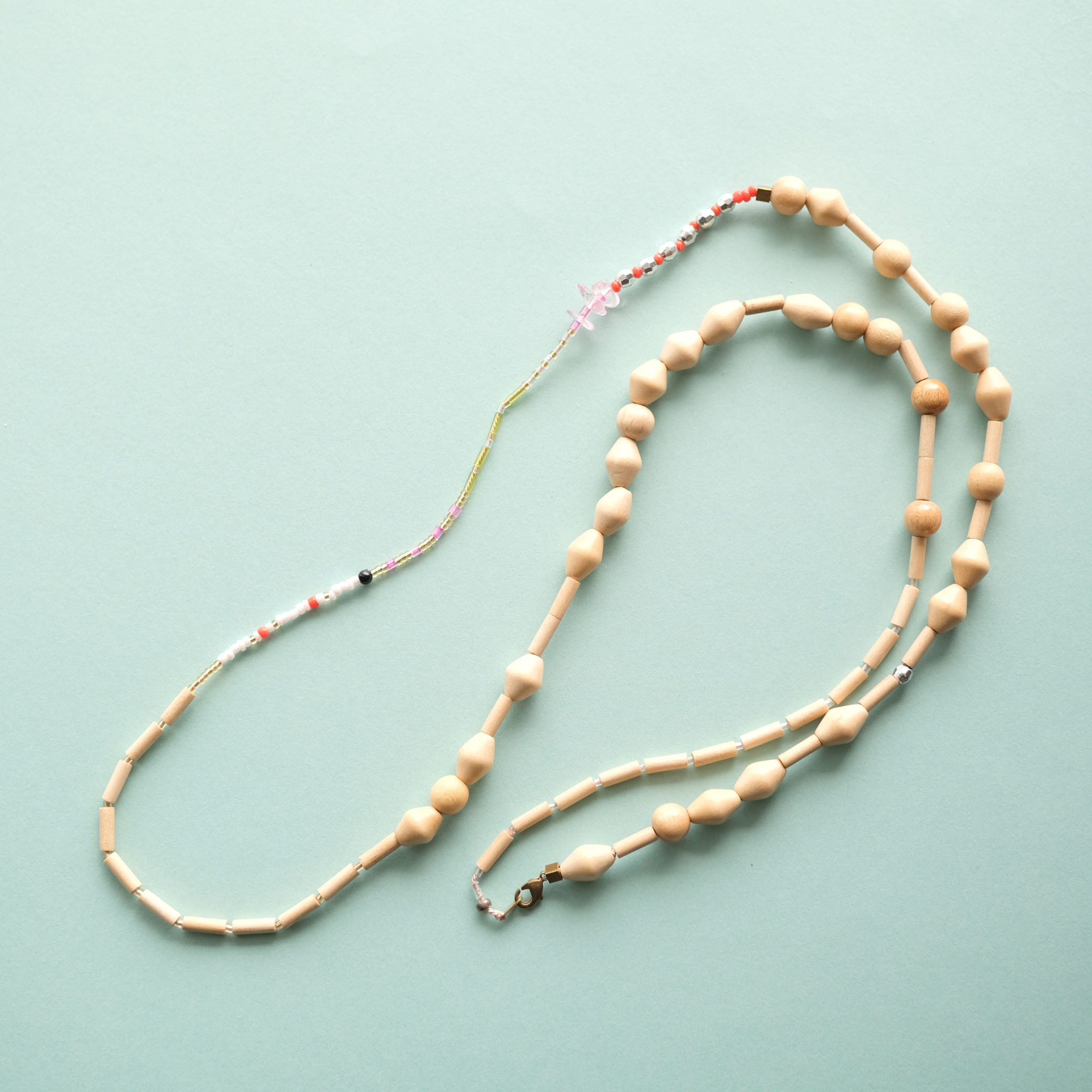 ウッドビーズとガラスビーズのコラージュ・ネックレス