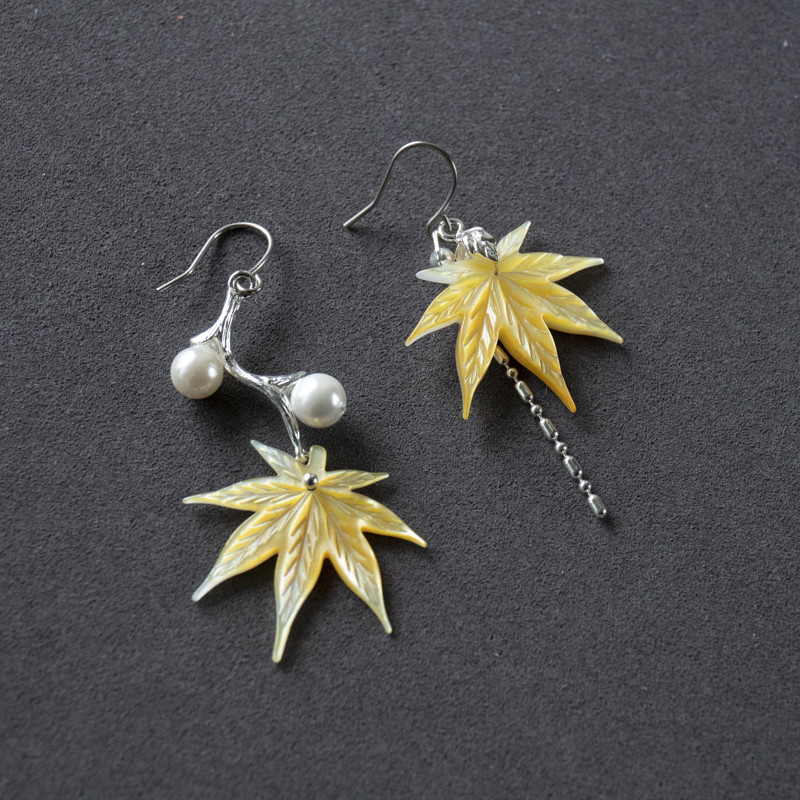 NO.443 ピアス　イヤリング　チャーム　レジンぐでねこ　紅葉 NO.443 ピアス イヤリング チャーム レジンぐでねこ 紅葉 - メルカリ