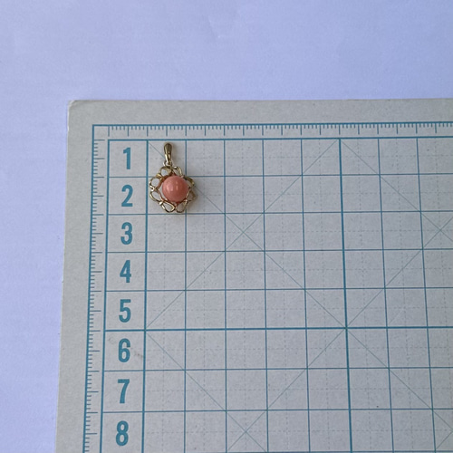ピンク珊瑚玉付き トップK18デザインペンダント 珊瑚玉約6,5