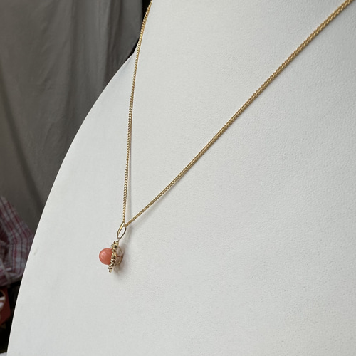 ピンク珊瑚玉付き トップK18デザインペンダント 珊瑚玉約6,5