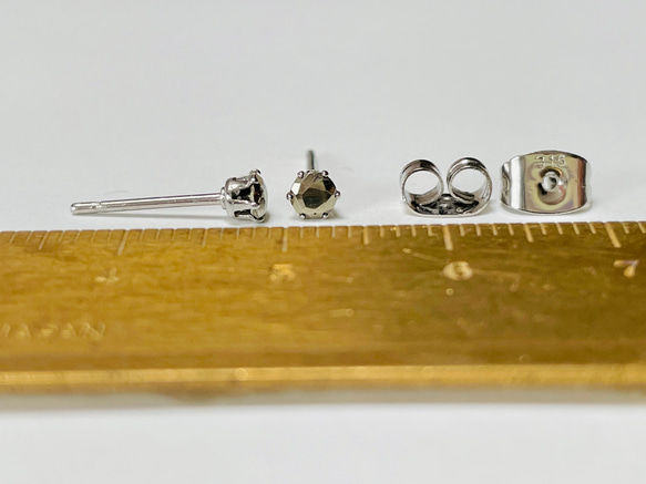 〜しっとりアンティークゴールド〜　パイライトのプチスタンドピアス　サージカルステンレス316L 10枚目の画像