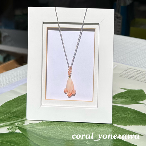 薄ピンク色の天然珊瑚彫刻ペンダント多重ネックレスシルバー