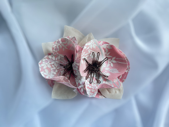 着物生地で作ったお花のヘアクリップ　送料無料 着物用　浴衣用　和風　和装　パーティー　二次会　 3枚目の画像